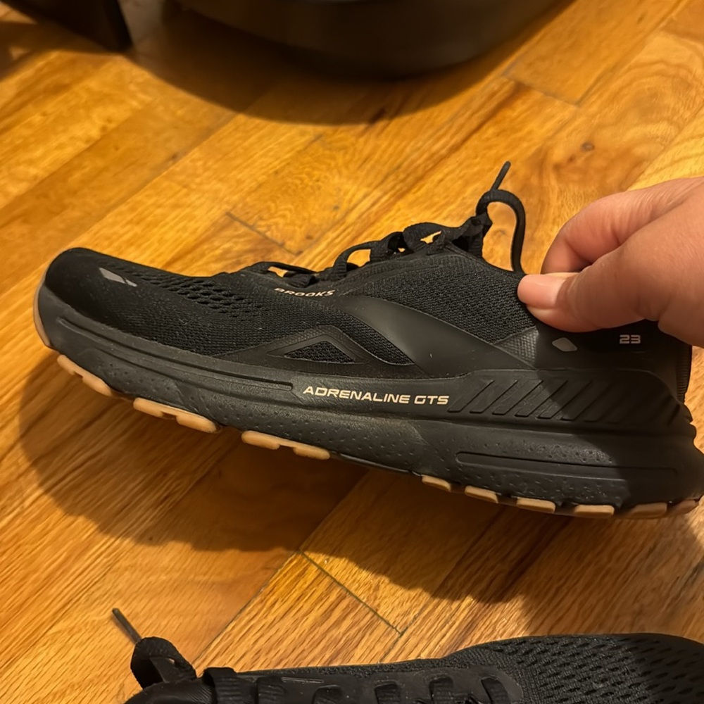 Brooks Black Sneakers size 8.5 like new! - Picture 6 of 6